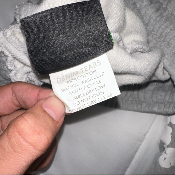 Hello I am selling denim tears pants 100% authentic stylish for men and women - Picture 4 of 9